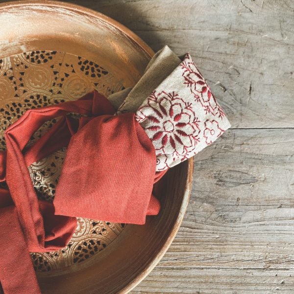 Fascia per capelli in lino ricamato